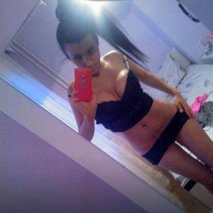 Sidney (23) in New York | Casual Dating with Older Men