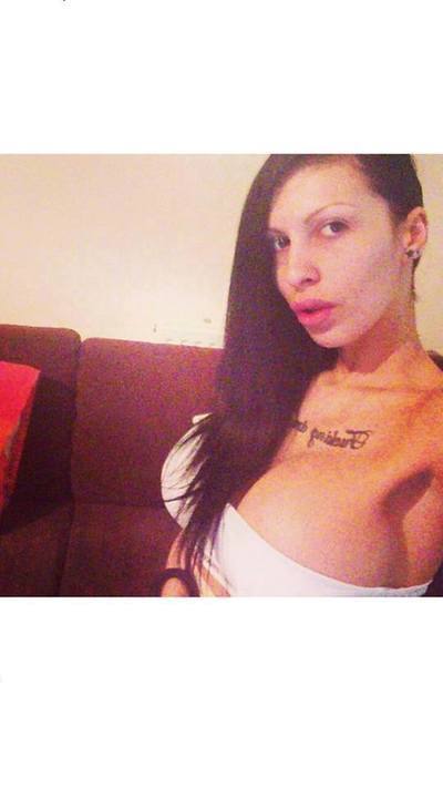 Robin, 19 from Kentucky | Older Men and Younger Women Dating