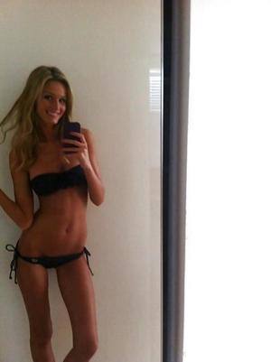 Mackenzie (20) in Ontario | Local Adult Woman