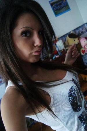 Angelique, 19, North Carolina | Nearby Adult Singles