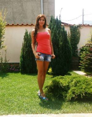 Meet Alena (27) from Arizona | Local Dating Profile