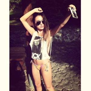 Meet Kayla (18) from Kansas | Local Dating Profile