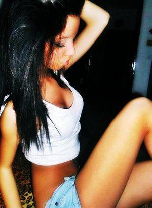 Chat with Nia (21) | North Carolina Local Women