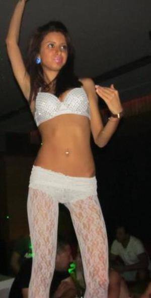 Melanie (21) in California | Local Adult Woman