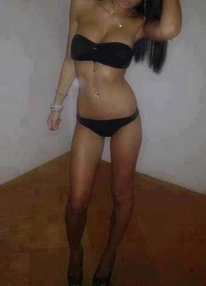 Photo of Adrienne (18) from North Carolina dating profile