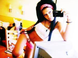 Zaria (19) in Quebec | Local Adult Woman