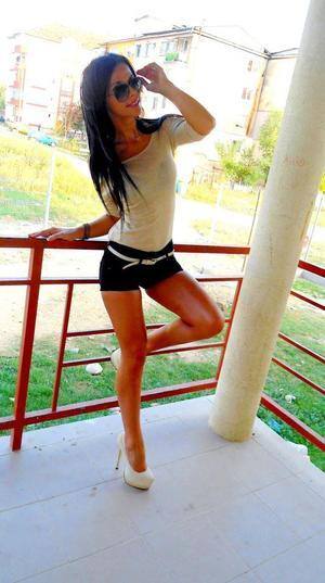 Meet Simone (19) from Colorado | Local Dating Profile