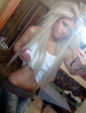Meet Evelyn (27) from Illinois | Local Dating Profile