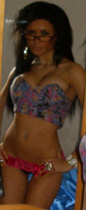 Briana, 18, Tennessee | Nearby Adult Singles