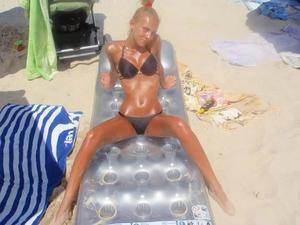 Adult dating profile photo of Angelina (22) in Ontario