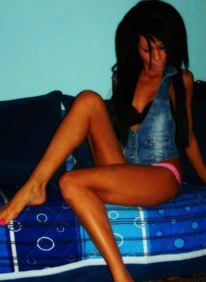 Photo of Aliya (21) from Waterford, WI dating profile