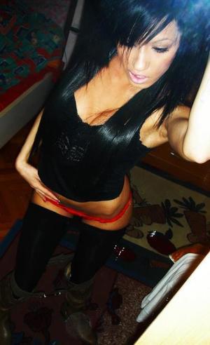 Esmeralda from New Jersey is looking for adult webcam chat