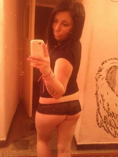 Looking for local cheaters? Take Latasha from Utica, Kansas home with you