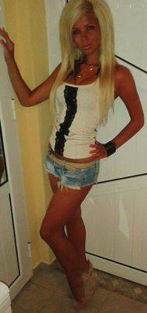 Catherine from Quebec is looking for adult webcam chat