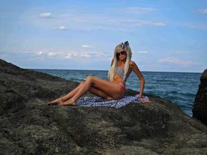Norah from Connecticut is looking for adult webcam chat