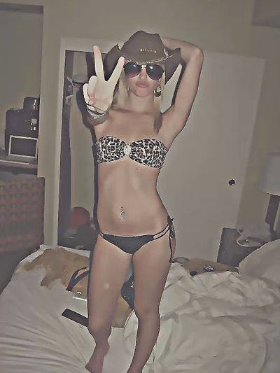 Aimee from Ontario is looking for adult webcam chat