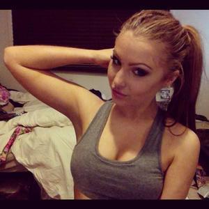Vannesa from Beardstown, Illinois is looking for adult webcam chat