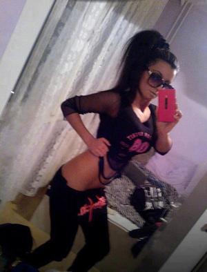 Adah from Ogdensburg, Wisconsin is looking for adult webcam chat