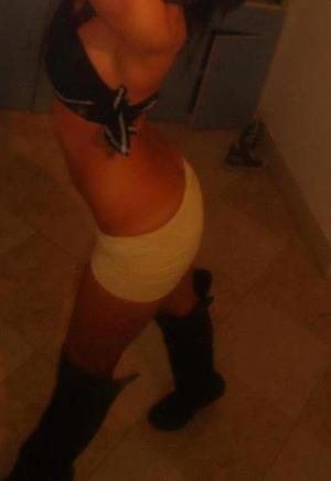 Laney from Illinois is interested in nsa sex with a nice, young man