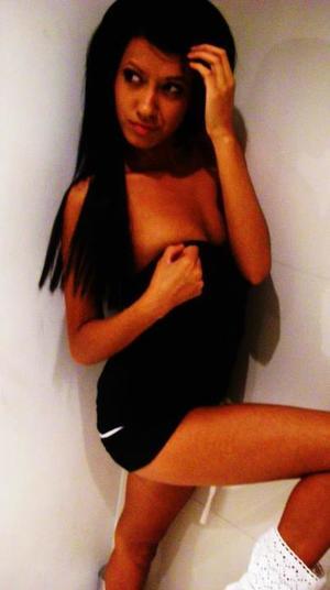 Looking for local cheaters? Take Emilia from West Virginia home with you