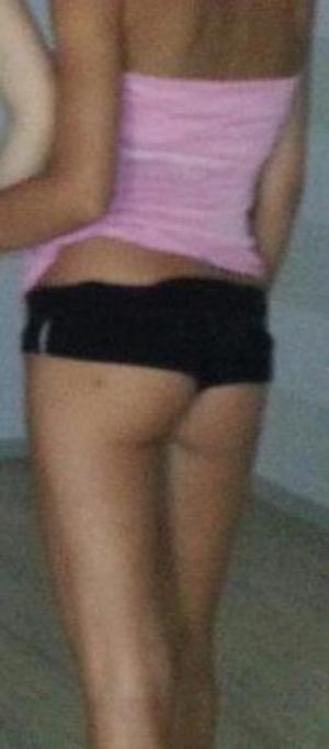 Matilda from North Carolina is looking for adult webcam chat