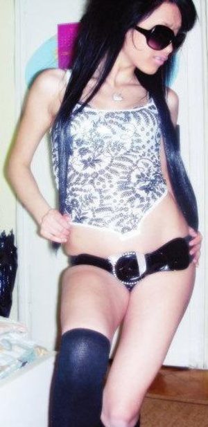 Cammie from Bethel Acres, Oklahoma is looking for adult webcam chat