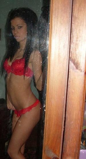 Tama from Fort Myers Beach, Florida is looking for adult webcam chat