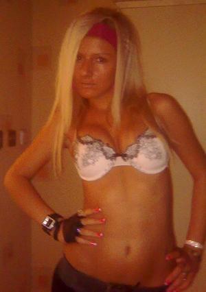 Rylee is a cheater looking for a guy like you!