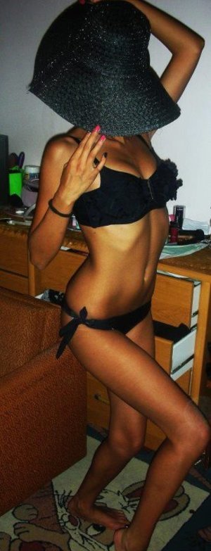 Adelaide from Indiana is looking for adult webcam chat