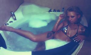 Scarlett is a cheater looking for a guy like you!