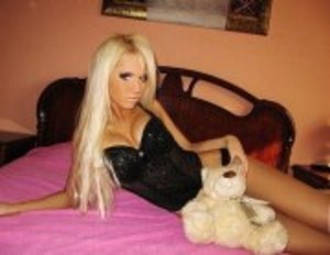 Liane from Gilbertsville, Kentucky is looking for adult webcam chat