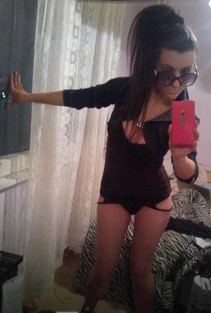Jeanelle from Nassau, Delaware is looking for adult webcam chat