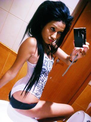 Lizeth from California is looking for adult webcam chat
