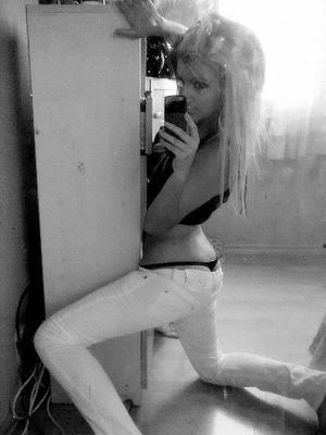 Kellee from Washington is looking for adult webcam chat