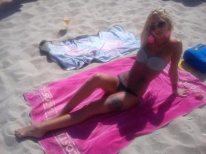 Elaina is a cheater looking for a guy like you!