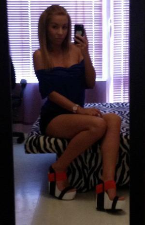 Looking for girls down to fuck? Genevieve from Florida is your girl