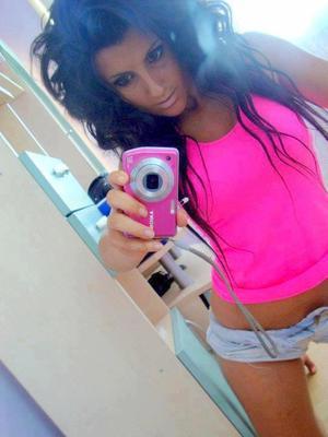 Looking for girls down to fuck? Carlie from Washington is your girl