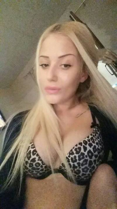 Ashlee is a cheater looking for a guy like you!